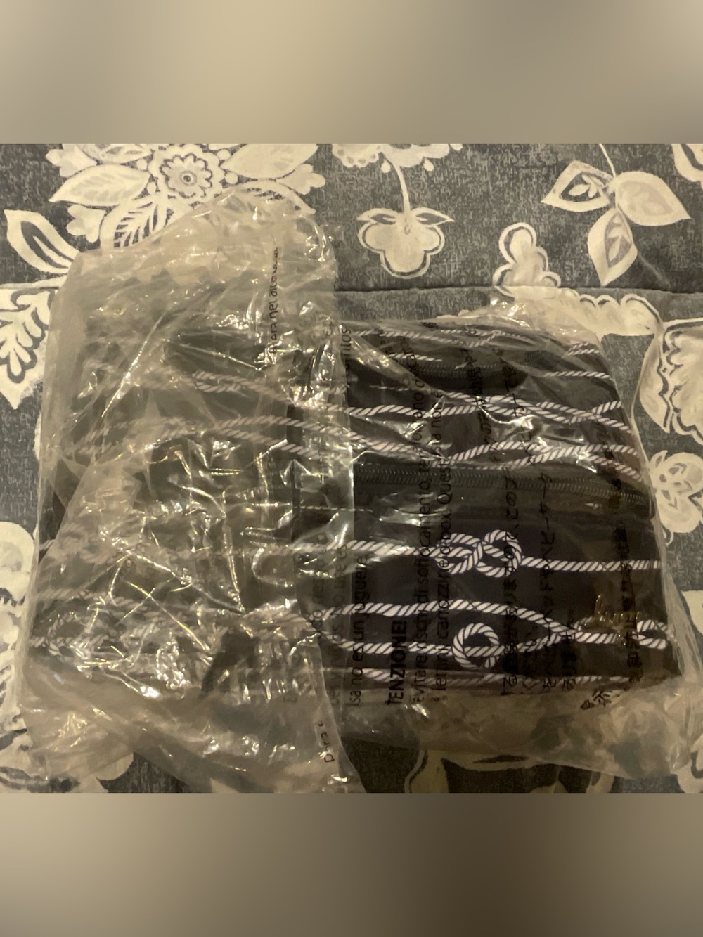 Lug Stowaway Cosmetic Case - Picture 7 of 7